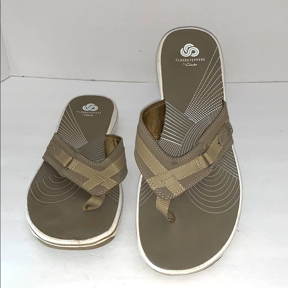 clarks cloud flip flops